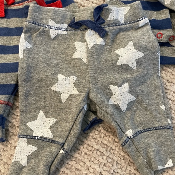 Baby Boy Long Sleeved Mix and Match Onesies and Pants - Picture 2 of 9